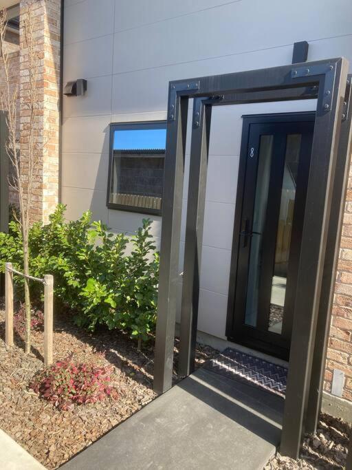 Cheerful 2 Bedroom Townhouse In Addington! Christchurch Bagian luar foto