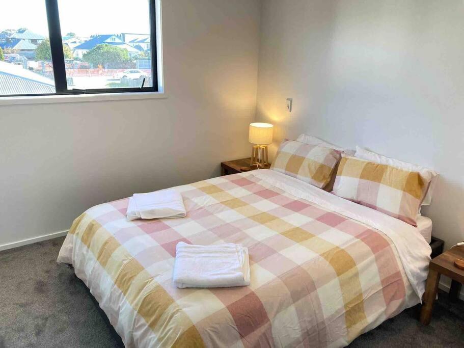 Cheerful 2 Bedroom Townhouse In Addington! Christchurch Bagian luar foto